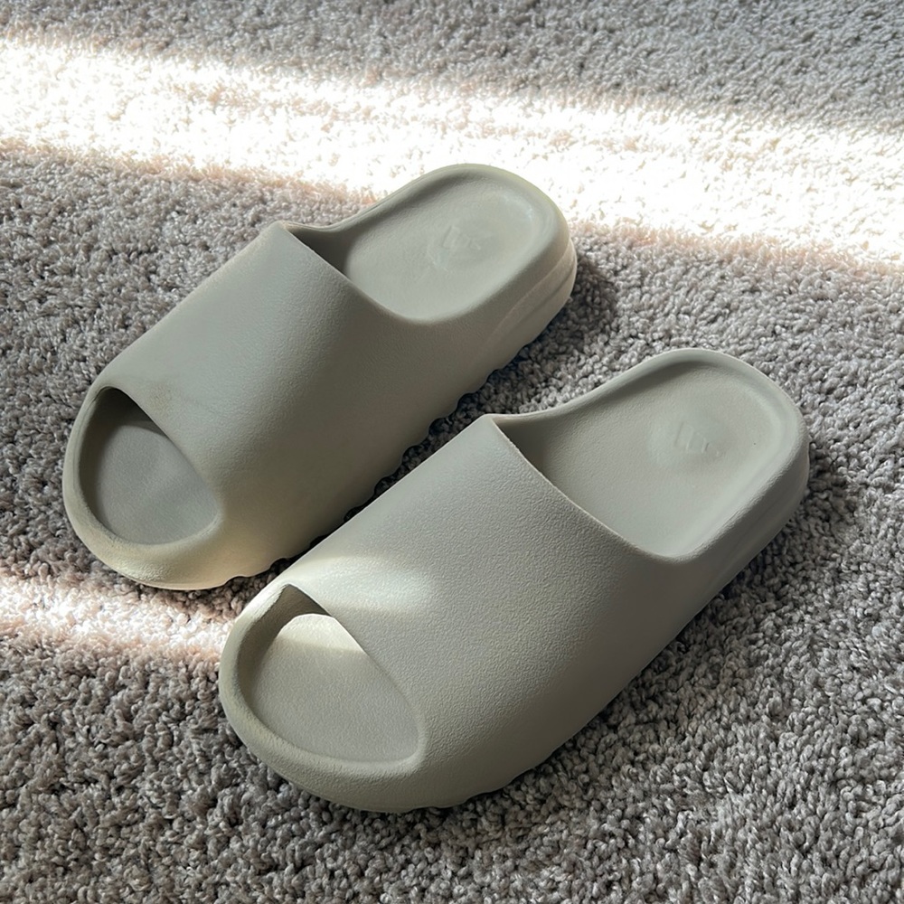 Yeezy Slide - Pure